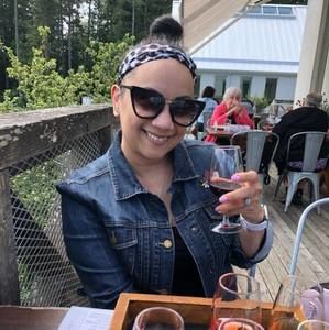 Meet your Posher, Elizabeth